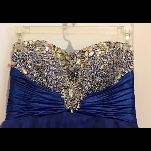 Homecoming dress w/beautiful crystal work - Picture 3 of 4